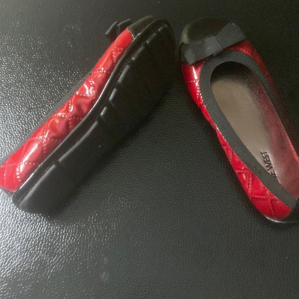 Nine West, size 2 1/2 little girls flats, new w/o tags.